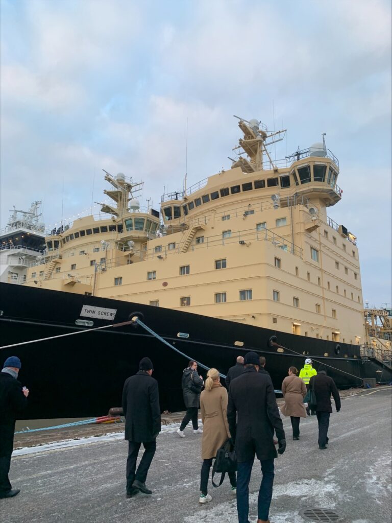 Meriakatemia kokoontui keskustelemaan merenkulun näkymistä